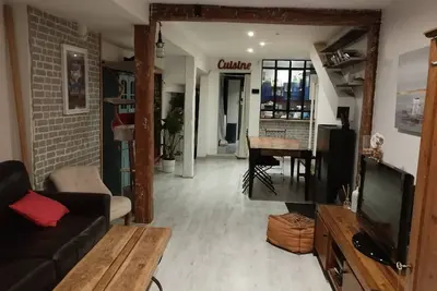 Image de Charmante Maison de Ville au Coeur du Centre Ville de Pontoise, 45 min des Jo