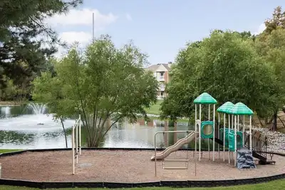 Image de Landing at Stonebridge Crossing Apartment Homes - 3 Bedrooms in Downtown Cordova