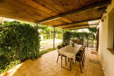 Image de Khaki. Rustic 6/8 p. country house with garden and pool