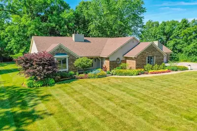 Image de This house is a 4 bedroom(s), 3 bathrooms, located in Marion, In.
