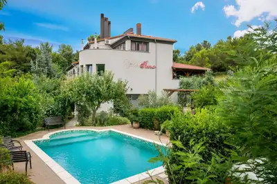 Image de Abgelegen Villa Irma mit Pool am Waldrand in Liznjan, Südküste Istrien, Kroatien