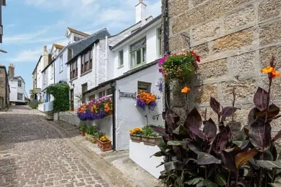 Image de Cosy cottage on pretty cobbled lane by the harbour