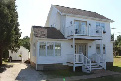 Just a block to the beach! 701 Cedar