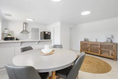 Image de Albatross-96 Albatross Ave Hayborough