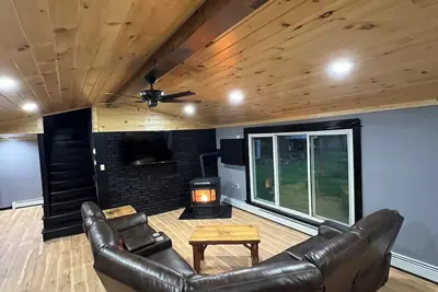 Image de Ready To Rent! ! Renovated Property with Prime Pine Creek Area Location