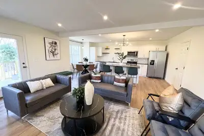 Image de Massive 5 Bedrooms: 3King 2Queen, 10 mins to Downtown Hartford