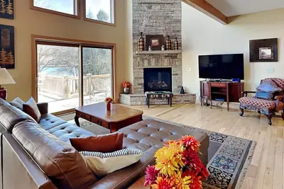 Image de A Shore Thing | Boat Slip + Hot Tub & Fire Pit!