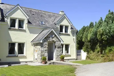Image de Best of Both Worlds - In the countryside, but 5 miles from the sea or the city.