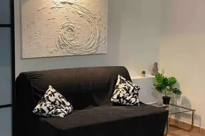 Image de Spacious Studio Apartment in Center