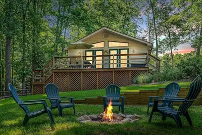 Image de Cozy Lake Anna Hideaway with Water & Beach Access