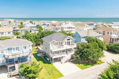 Image de Fun, beachy decor and well-appointed bedrooms at Afishynado!