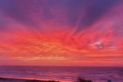 Image de Luxury Beachfront Home with direct Beach access!