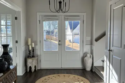 Image de Reduced Price! Luxurious New Farmhouse-chic Family Home only 7 mi from Masters