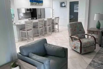 Image de Barnard Pool House and jacuzzi.