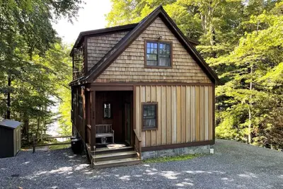 Image de Rare new Home on Lake Whitingham. Semi-priv beach