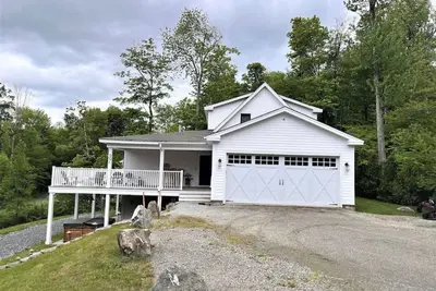 Modern Chalet- At the Hermitage. Hot Tub, A/C, Ev