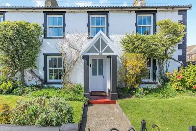 Image de Lovely 17th-century house with character and space with exposed beams and light, airy rooms.