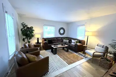 Image de Walk to everything! New Beautiful Home in Huron!