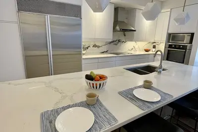 Image de Maison moderne et familiale. À 1 minute à pied du bord de l’eau!