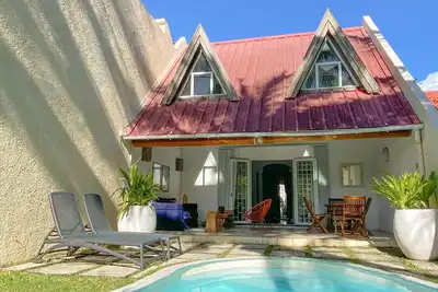 Image de Chic Home with Private Pool, 1 min to Beach