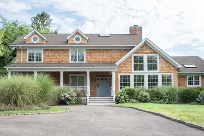 Image de Coastal Home in Heart of Milton Point Walking Distance to Beach & Park