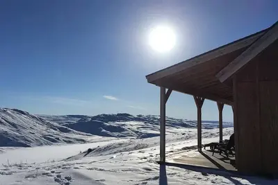 Image de 2 Bedroom + Loft cabin, sleeps 8. Views, acreage, wildlife, and adventure!