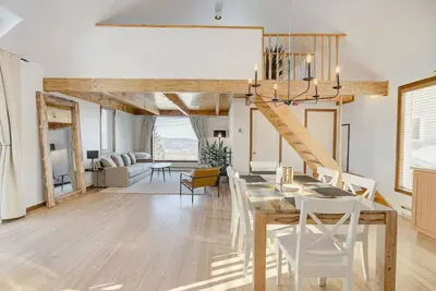 Image de Intimate Apartment with Scenic Views