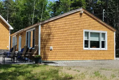 Image de Cozy Cottage with stunning views of Stover's Cove.