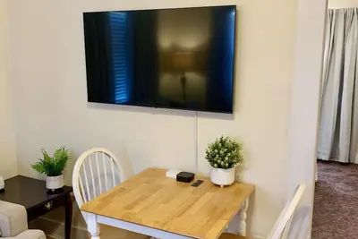 Image de Cozy & Clean 2b/1b in Midtown – 18b