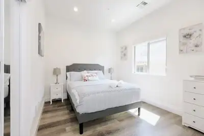 Image de Premier unt w/2br 2. 5ba w/jacuzzi tub - 1426 sq ft