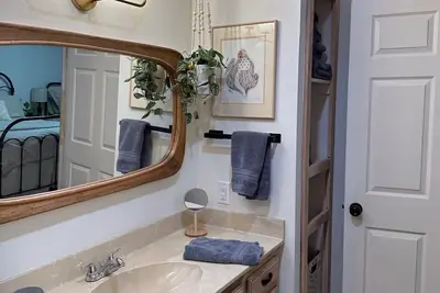 Image de Cozy MiL Suite close to famous Canton First Monday grounds, just outside of town