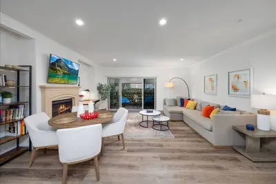 Image de Stylish unt w\/ 2br 2ba w\/tub jacuzzi - 1288 sq. ft