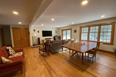 Image de Dartmouth Graduation! In town, room to relax!