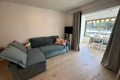 Image de Appartement refait à neuf 4 couchages proche plage dans résidence avec piscine