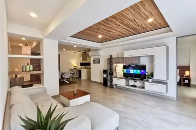 Image de Ideally located spacious 3br in the heart of downtown