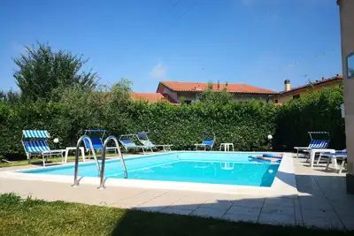 Image de Maison de vacances privée avec Wifi, climatisation, piscine privée, patio, près de Lucques