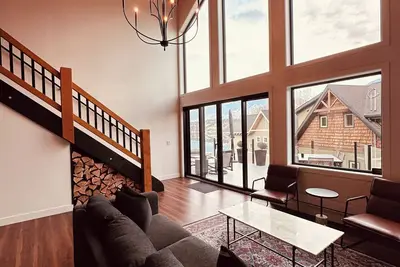 Image de Lakeview Cabin. Private Beach. Walking Distance to Downtown