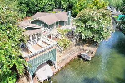 Image de Amazingly Spacious & Cozy Lake House on Lake Burton w/ Boat Access! ! !