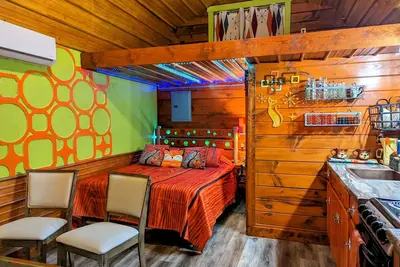 Image de Tangerine Dreams cabin - Citrus + MidCenturyModern themed, Rockcastle River!