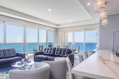 Image de Spectacular Ocean View Condo Verano 2205 Encantame Towers