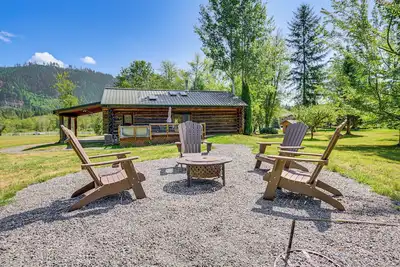 Image de Hot Tub & Deck: Dog-Friendly Arlington Cabin