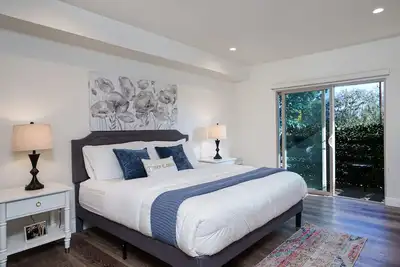 Image de New Unit w\/2br 2ba w\/tub jaccuzi - 1308 sq. ft