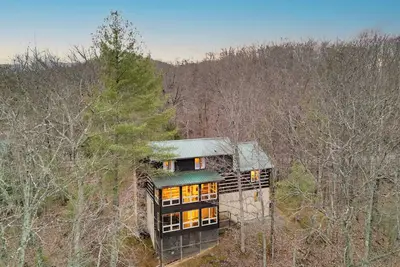Image de Twilight Ridge by AvantStay | Mountain Mansion, 20min to Pigeon Forge