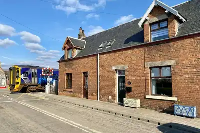 Image de Red Brick Former Railway Workers' Cottage