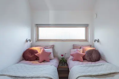 Image de Sparkling newly built house close to city & nature