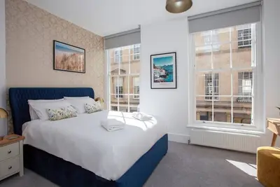 Image de Vue ville-Salle de bain privée séparée-Appartement-Ah