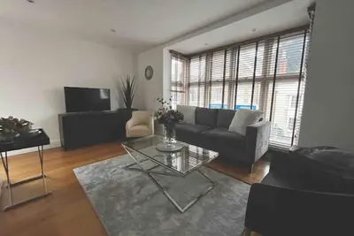 Image de Chic Central Windsor. 2 bedrooms. Private Parking.