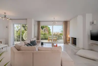 Image de Saltia Roof Garden Apt, 30 Meters From Sandy Beach