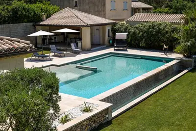 Image de Maison de standing avec piscine et grands espaces