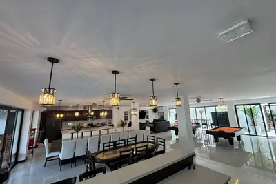 Image de 9 Room \"Private\" All-Inclusive /Luxury/Elegant/Gym/ Best Deal In All N All Jaco